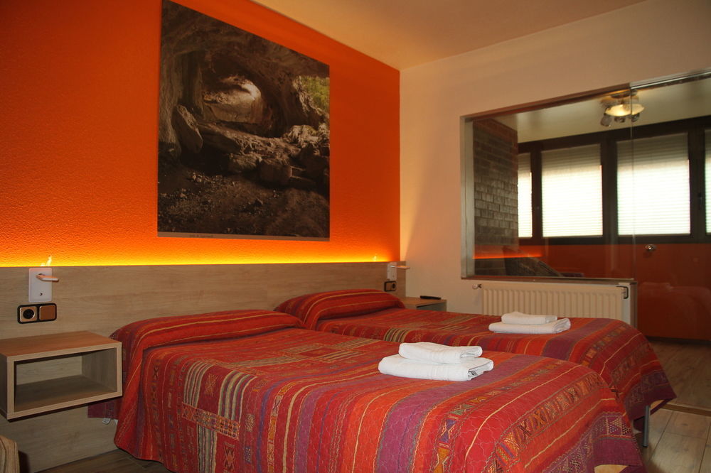 Hostal Acella Pamplona Exteriér fotografie A room at the hotel
